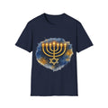 Menorah T-Shirt – Camiseta Judía con Diseño Dorado | Identidad, Luz y Propósito